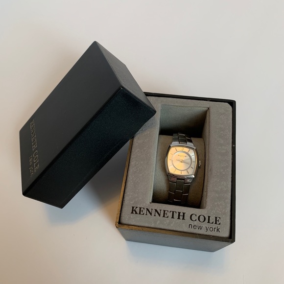 ✨Women’s Kenneth Cole Watch - Picture 1 of 7